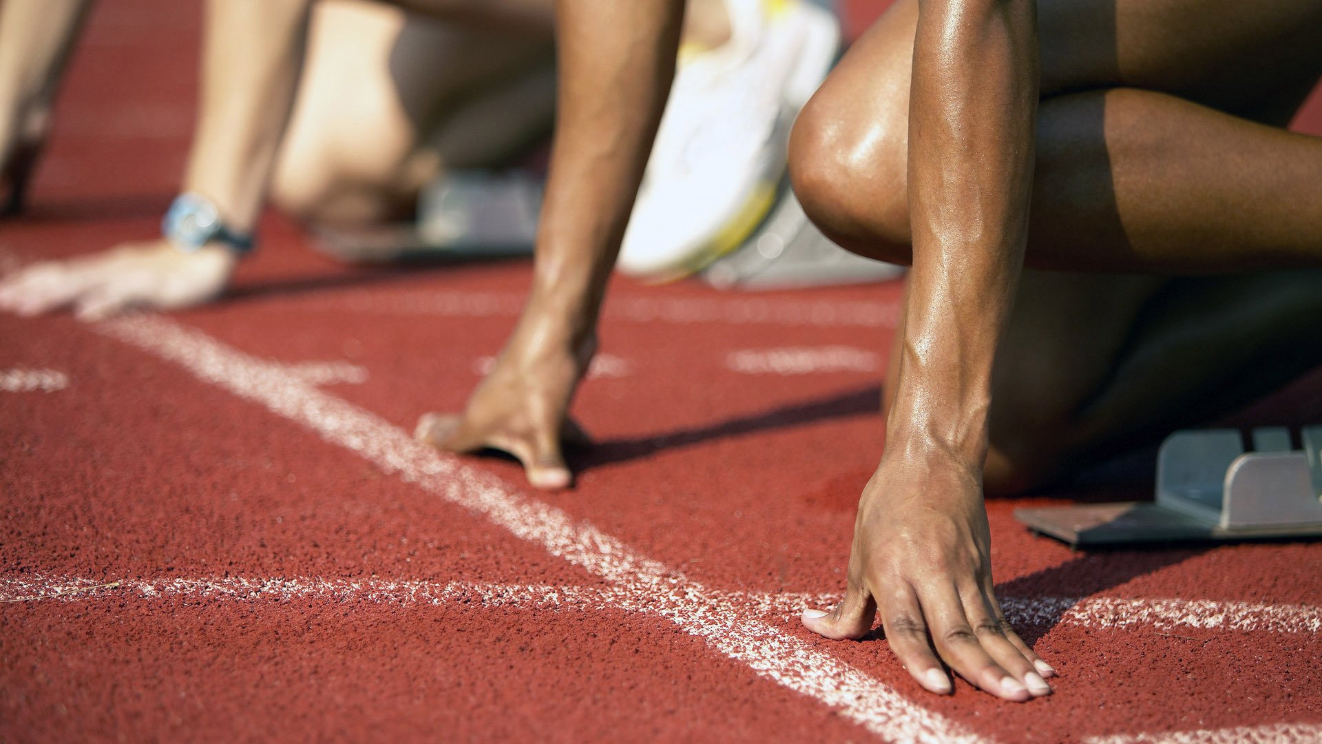 米兰官网-中澳混合泳对决 千分之一秒定胜负，澳大利亚男女混合泳接力